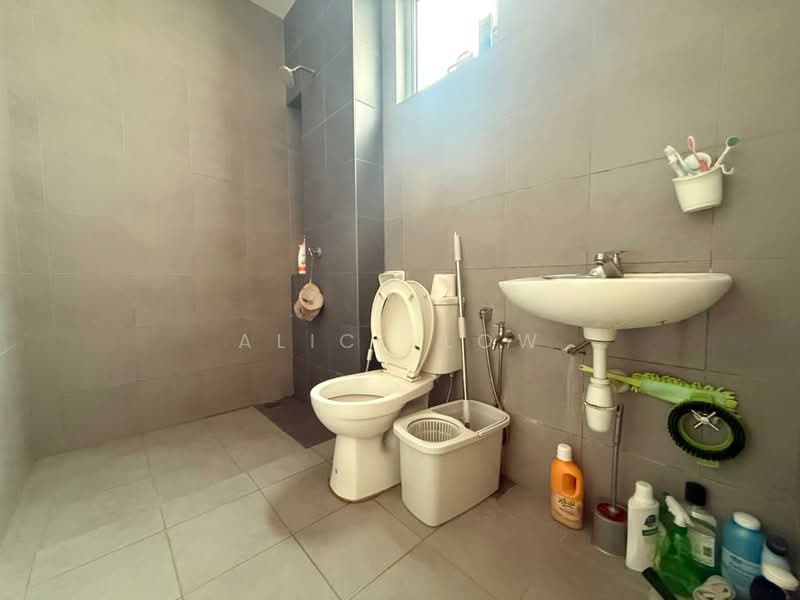 2-storey Terraced House for Sale in Rawang (Selangor) - Alice Low - Bathroom - PropertyGuru.com.my
