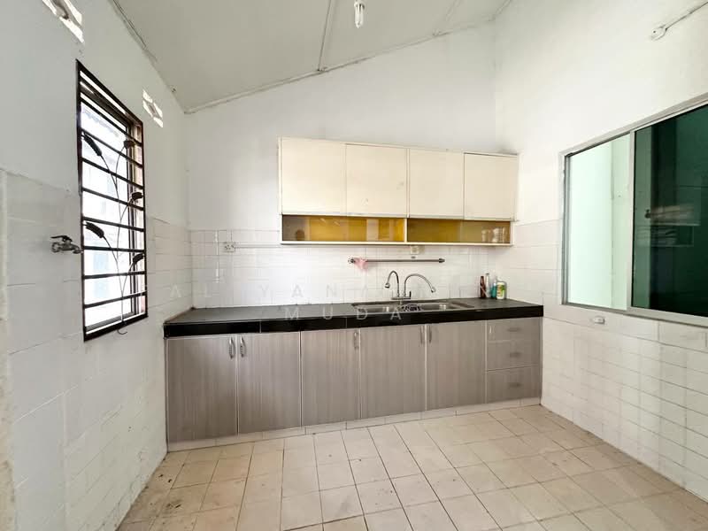 2-storey Terraced House for Sale in Taman Melewar (Gombak) - Faliyana binti Muda - Kitchen - PropertyGuru.com.my