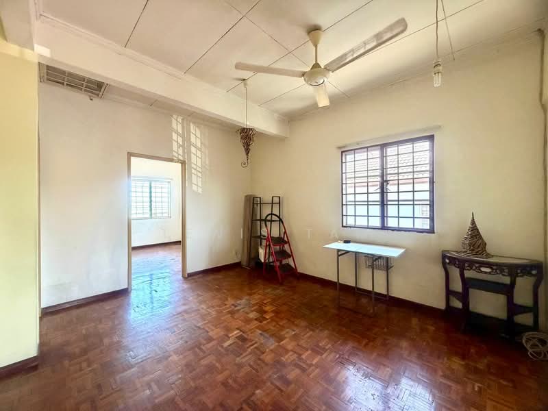2-storey Terraced House for Sale in Bandar Tun Hussein Onn (Cheras) - Lewis Tam - Living Room - PropertyGuru.com.my