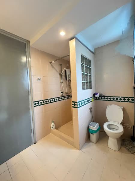 Kondominium untuk Dijual di The Straits View Condominium - Nico Ho - Bathroom - PropertyGuru.com.my