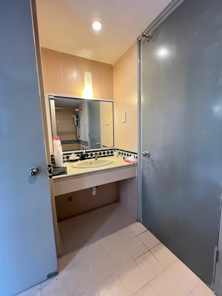 Kondominium untuk Dijual di The Straits View Condominium - Nico Ho - Bathroom - PropertyGuru.com.my