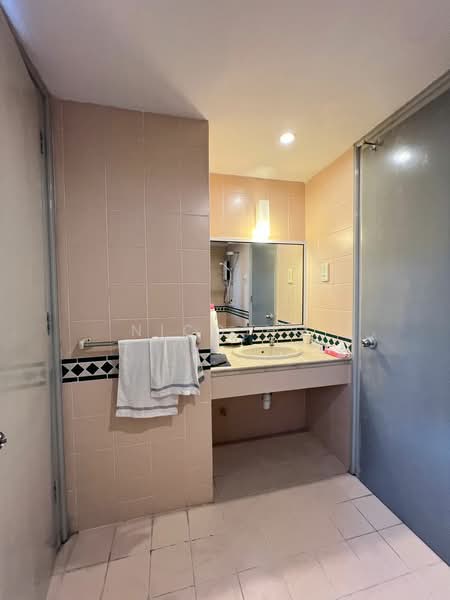 Kondominium untuk Dijual di The Straits View Condominium - Nico Ho - Bathroom - PropertyGuru.com.my