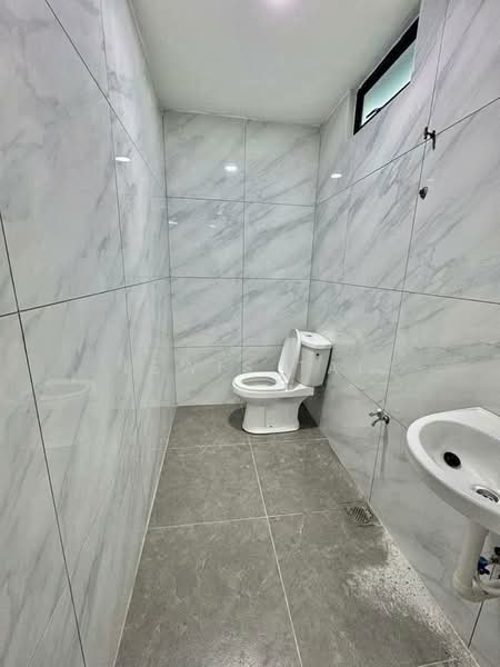2-storey Terraced House for Sale in Permas Jaya (Johor Bahru) - Lewis Tai - Bathroom - PropertyGuru.com.my