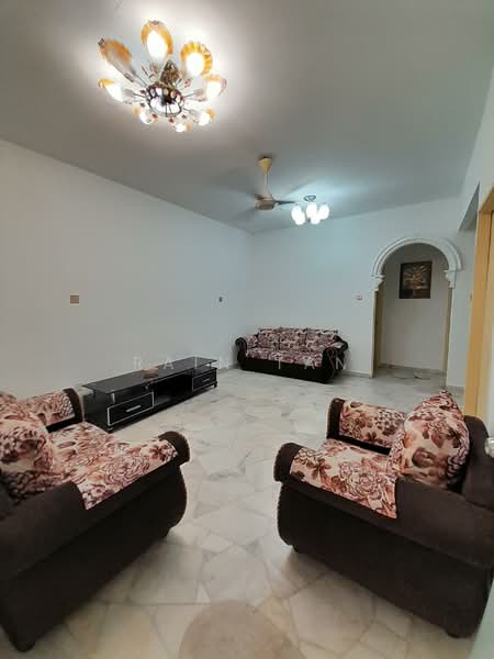 Rumah Flat untuk Disewa di Taman Sri Endah Flat - Rain Tan - Living Room - PropertyGuru.com.my