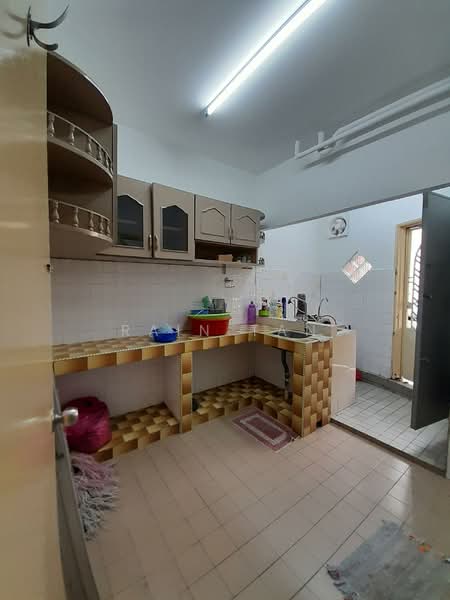 Rumah Flat untuk Disewa di Taman Sri Endah Flat - Rain Tan - Kitchen - PropertyGuru.com.my