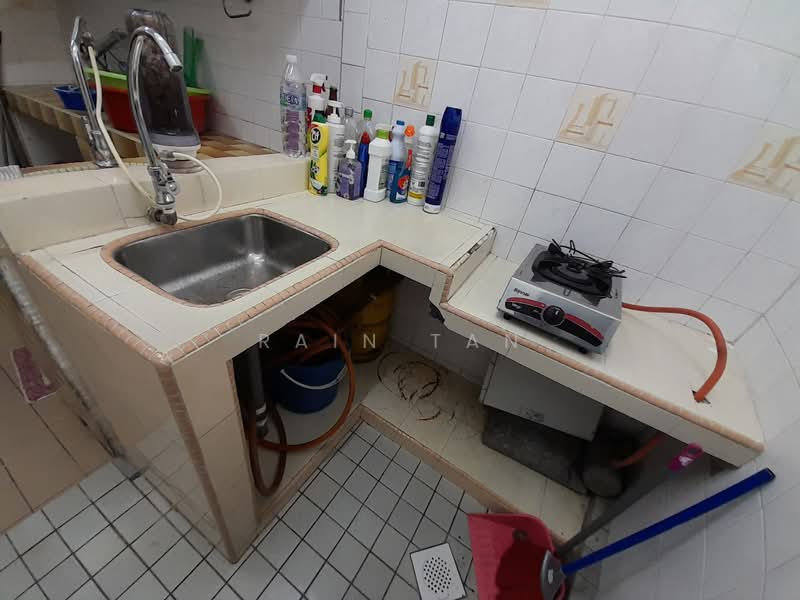 Rumah Flat untuk Disewa di Taman Sri Endah Flat - Rain Tan - Kitchen - PropertyGuru.com.my
