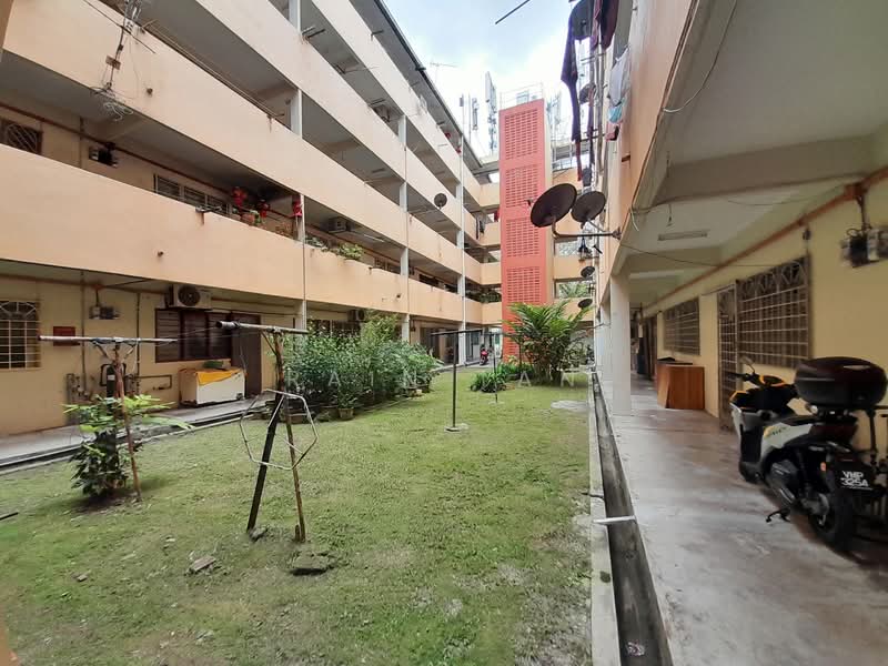 Rumah Flat untuk Disewa di Taman Sri Endah Flat - Rain Tan - Exterior - PropertyGuru.com.my