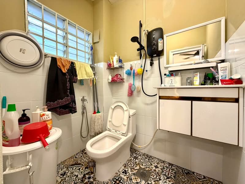 Rumah Teres 2 Tingkat untuk Dijual di Batu 9 (Cheras) - Lewis Tam - Bathroom - PropertyGuru.com.my