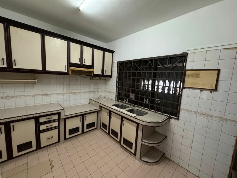 2-storey Terraced House for Sale in Taman Bukit Mewah (Tampoi) - Jayden Ng - Kitchen - PropertyGuru.com.my