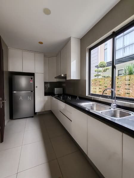 Rumah Banglo untuk Disewa di Iskandar Puteri (Nusajaya) (Johor) - Angelina Tan - Kitchen - PropertyGuru.com.my
