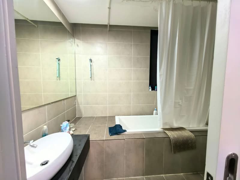 Service Residence for Rent at KL Gateway Premium Residences - Charlotte Tee - Bathroom - PropertyGuru.com.my