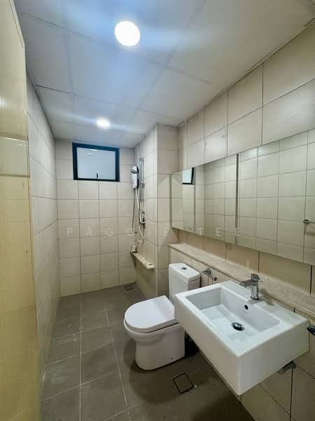 Kondominium untuk Dijual di The WaterEdge (Pinggiran Air) - Paggie Tee - Bathroom - PropertyGuru.com.my