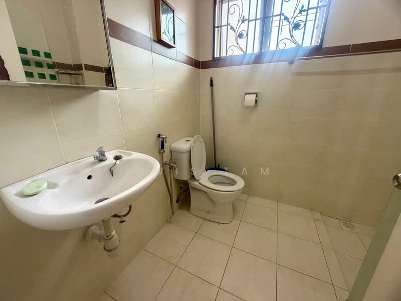 2-storey Terraced House for Sale in Bandar Baru Sungai Long (Kajang) - Lewis Tam - Bathroom - PropertyGuru.com.my