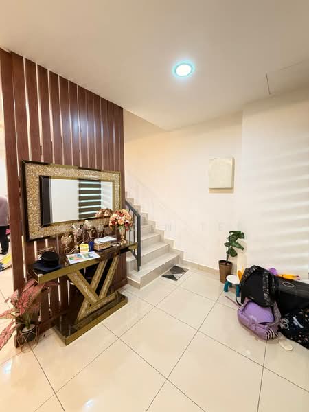 Semi-Detached House for Rent in Taman Glenmarie (Johor Bahru) - Sue Jin Tee - Entrance - PropertyGuru.com.my