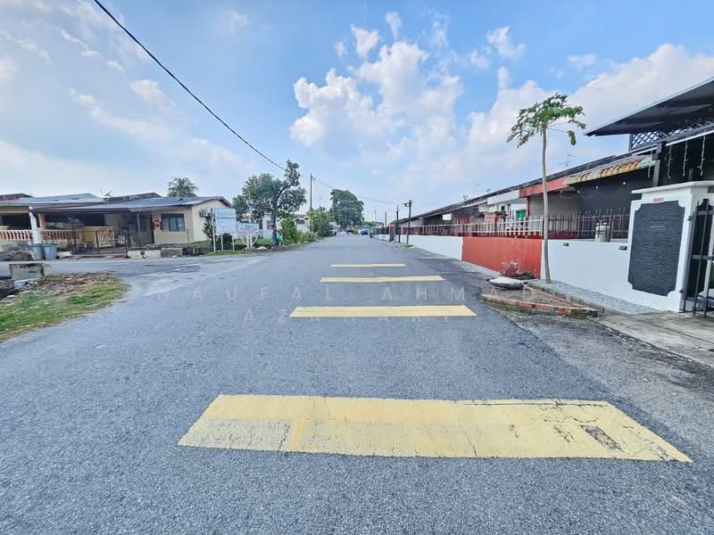 Rumah Teres 1 Tingkat untuk Dijual di Taman Sikamat Jaya (Sikamat) - Naufal Ahmad Azahari - Street (front left) - PropertyGuru.com.my