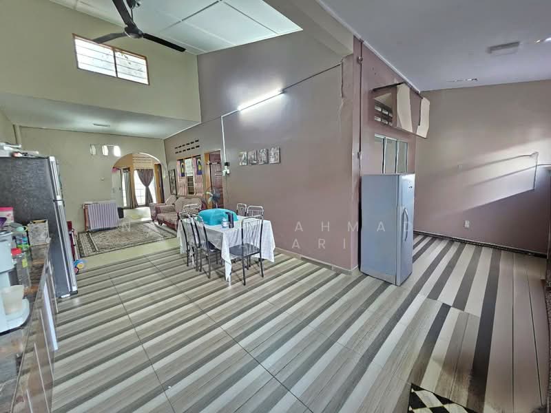 Rumah Teres 1 Tingkat untuk Dijual di Taman Sikamat Jaya (Sikamat) - Naufal Ahmad Azahari - Dining area - PropertyGuru.com.my