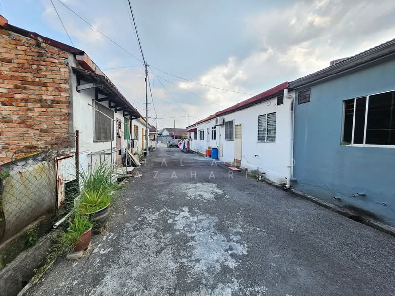 Rumah Teres 1 Tingkat untuk Dijual di Taman Sikamat Jaya (Sikamat) - Naufal Ahmad Azahari - Street (Rear left) - PropertyGuru.com.my