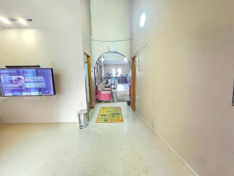Rumah Teres 1 Tingkat untuk Dijual di Taman Sikamat Jaya (Sikamat) - Naufal Ahmad Azahari - Living Room - PropertyGuru.com.my