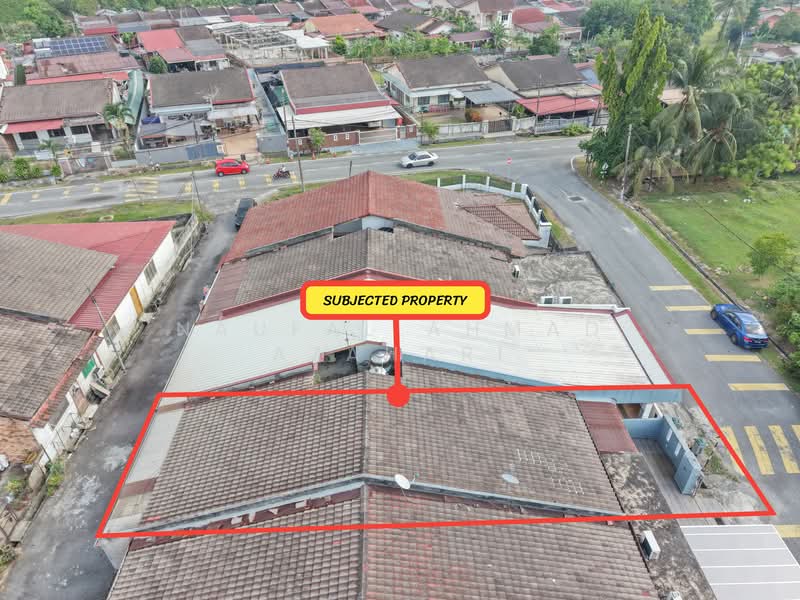 Rumah Teres 1 Tingkat untuk Dijual di Taman Sikamat Jaya (Sikamat) - Naufal Ahmad Azahari - Drone view (Left zoom in) - PropertyGuru.com.my