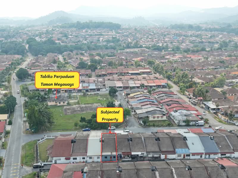 Rumah Teres 1 Tingkat untuk Dijual di Taman Sikamat Jaya (Sikamat) - Naufal Ahmad Azahari - Drone view (Rear zoom out) - PropertyGuru.com.my