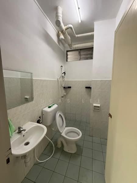 Pangsapuri untuk Dijual di Idaman Senibong - Lucas Lee - Bathroom - PropertyGuru.com.my
