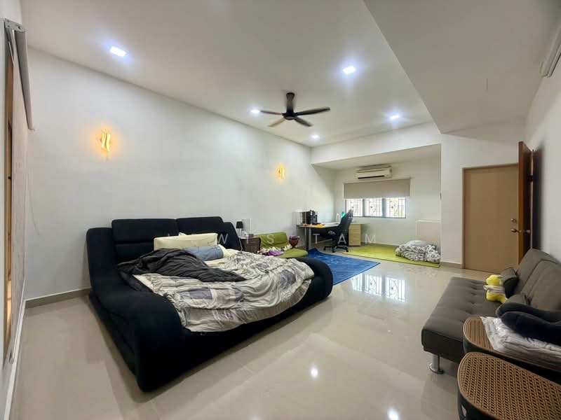 2.5-storey Terraced House for Sale in Taman Bukit Serdang (Seri Kembangan) - Lewis Tam - Bedroom - PropertyGuru.com.my