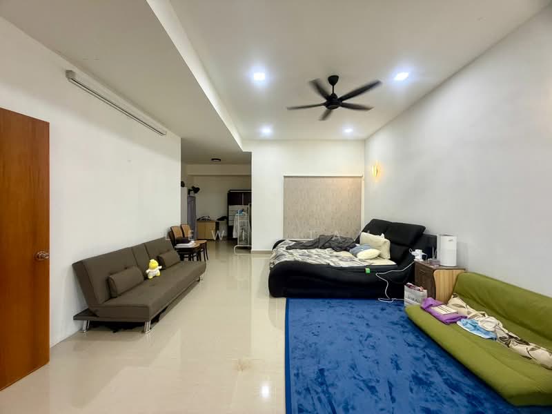 2.5-storey Terraced House for Sale in Taman Bukit Serdang (Seri Kembangan) - Lewis Tam - Living Room - PropertyGuru.com.my