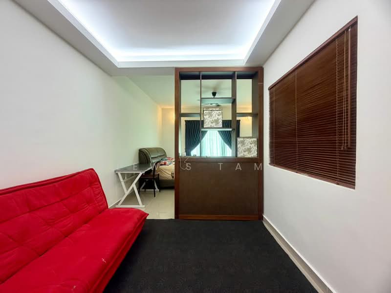 2.5-storey Terraced House for Sale in Taman Bukit Serdang (Seri Kembangan) - Lewis Tam - Living Room - PropertyGuru.com.my