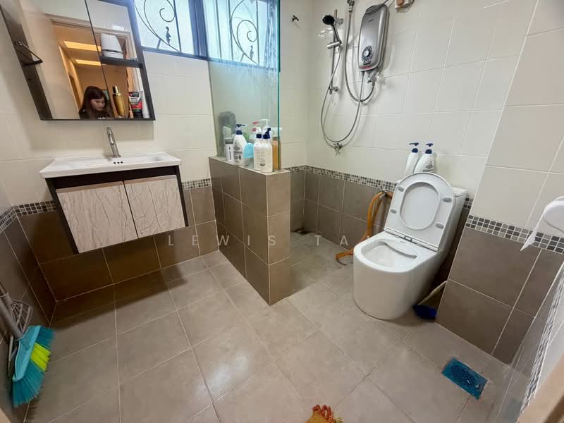 2.5-storey Terraced House for Sale in Taman Bukit Serdang (Seri Kembangan) - Lewis Tam - Bathroom - PropertyGuru.com.my