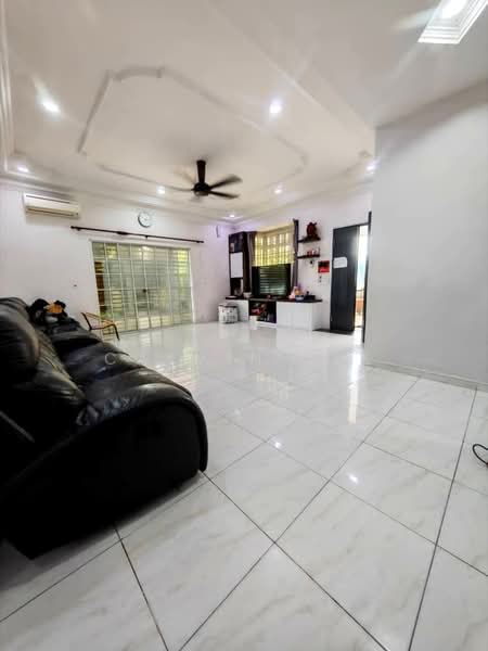 1-storey Terraced House for Sale in Taman Molek (Johor Bahru) - Calvin Lee - Living Room - PropertyGuru.com.my