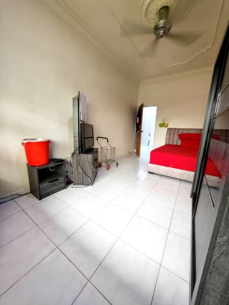 1-storey Terraced House for Sale in Taman Molek (Johor Bahru) - Calvin Lee - PropertyGuru.com.my