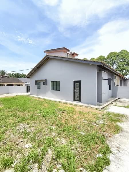 Rumah Teres 1 Tingkat untuk Dijual di Taman Sentosa (Johor Bahru) - Yik Tat - Exterior - PropertyGuru.com.my