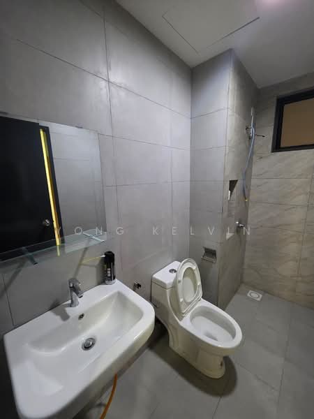 Kondominium untuk Dijual di The Holmes 2 - Yong Kelvin - Bathroom - PropertyGuru.com.my