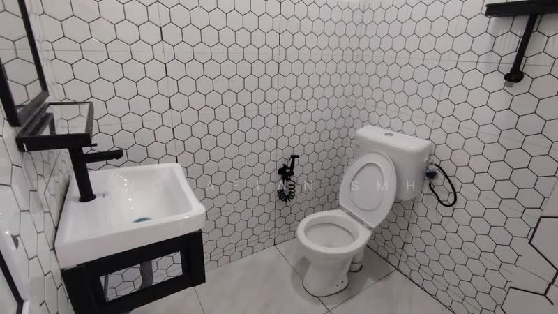 Rumah Teres 1 Tingkat untuk Dijual di Taman Wawasan (Lukut) - Norafian SMH - Bathroom - PropertyGuru.com.my