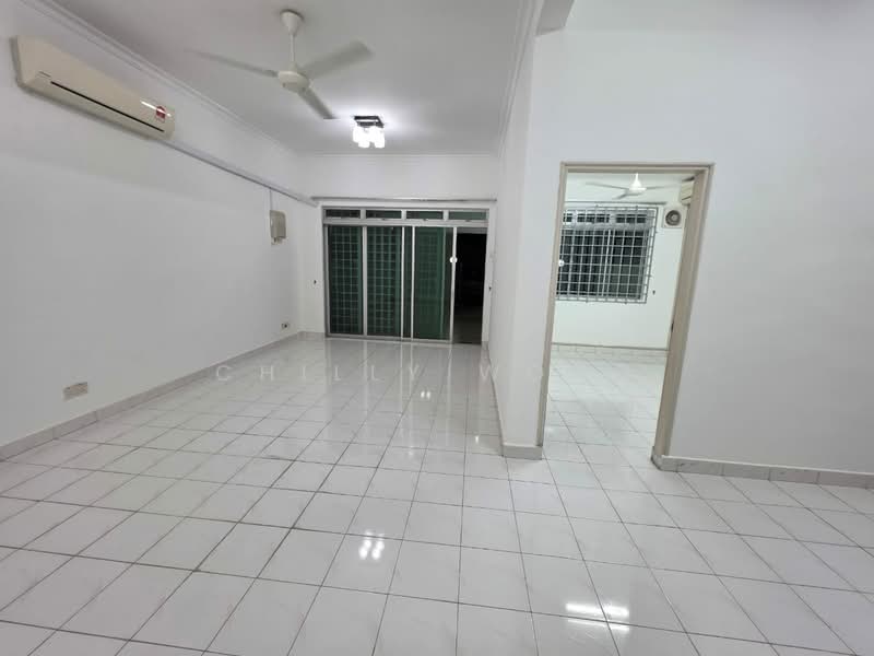 Rumah Teres 1.5 Tingkat untuk Disewa di Tebrau (Johor) - Chilly Wong - Living Room - PropertyGuru.com.my