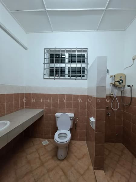 Rumah Teres 1.5 Tingkat untuk Disewa di Tebrau (Johor) - Chilly Wong - Bathroom - PropertyGuru.com.my