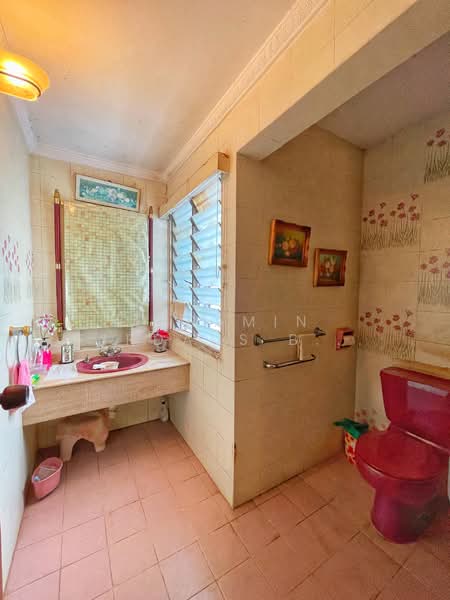 Bungalow for Sale in Seksyen 17 (Petaling Jaya) - Akramin Firdaus Bin Mokhtar - Bathroom - PropertyGuru.com.my