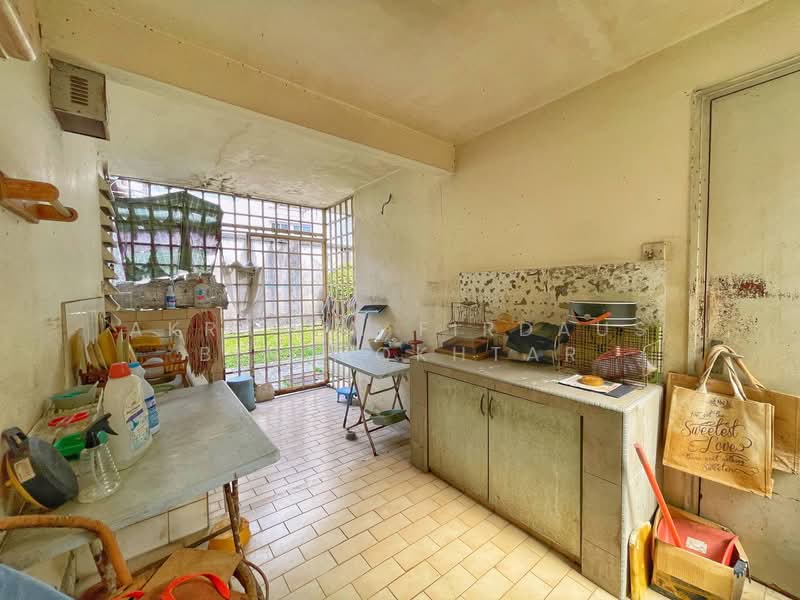 Bungalow for Sale in Seksyen 17 (Petaling Jaya) - Akramin Firdaus Bin Mokhtar - Kitchen - PropertyGuru.com.my