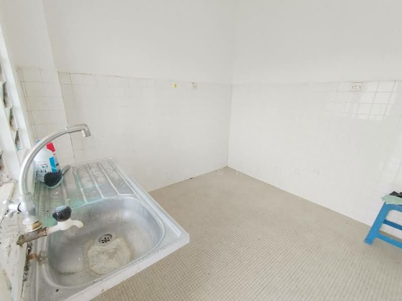 Flat for Sale at Flat Taman Alam Megah - Natasha Shadan - Kitchen - PropertyGuru.com.my