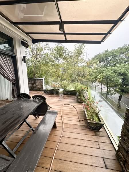 Rumah Berkembar untuk Dijual di Bandar Baru Permas Jaya (Permas Jaya) - Yik Tat - Balcony - PropertyGuru.com.my