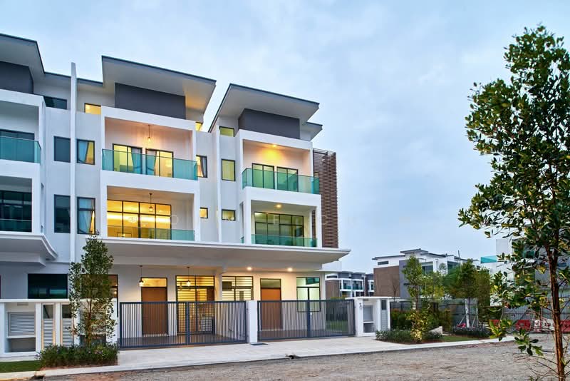 Rumah Teres 2.5 Tingkat untuk Dijual di Bandar Nusaputra (Puchong) - Connie Chew - Exterior - PropertyGuru.com.my