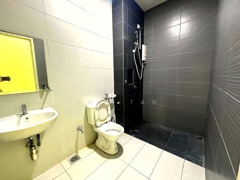 Pangsapuri untuk Dijual di Impian Senibong Residences - Aden Tan - Bathroom - PropertyGuru.com.my