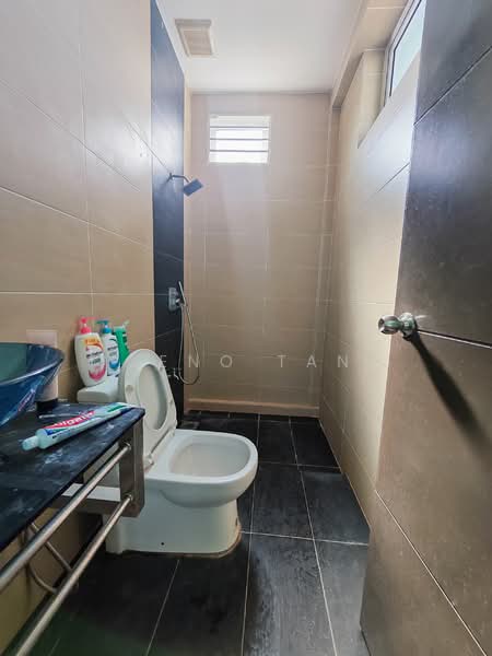 Rumah Berkembar untuk Disewa di Kuching (Sarawak) - Jeno Tan - Bathroom - PropertyGuru.com.my
