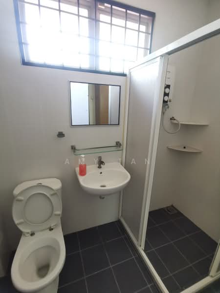 2-storey Terraced House for Rent in Bandar Utama 2 (Bandar Utama) - Amy Tan - Bathroom - PropertyGuru.com.my