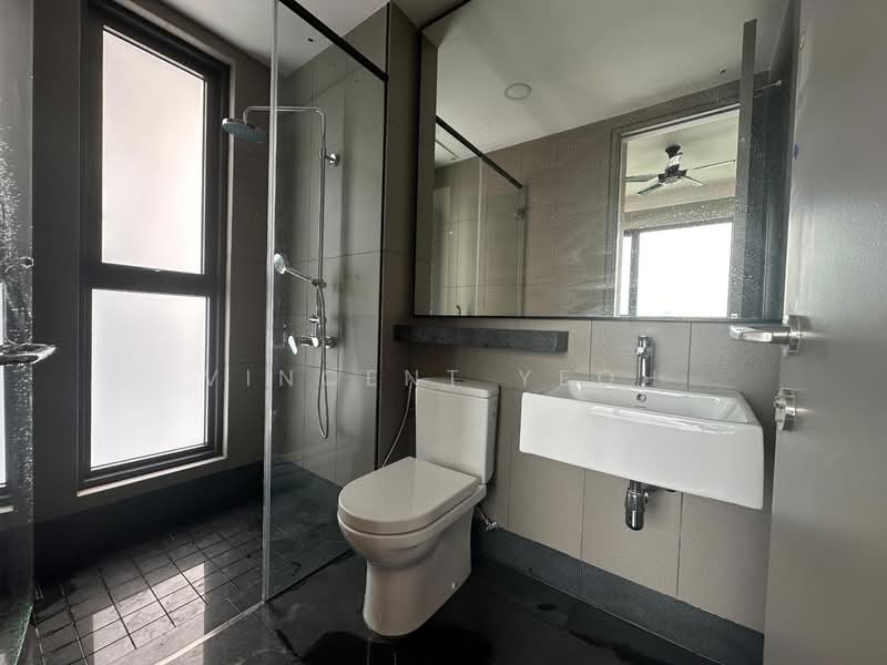 Service Residence for Rent at Bloomsvale Menara Vista Petaling - Vincent Yeoh - Bathroom - PropertyGuru.com.my