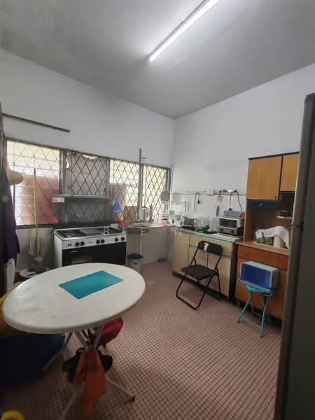 Rumah Teres 2 Tingkat untuk Dijual di Taman Kolam Air (Johor Bahru) - Bee Ng - Kitchen - PropertyGuru.com.my