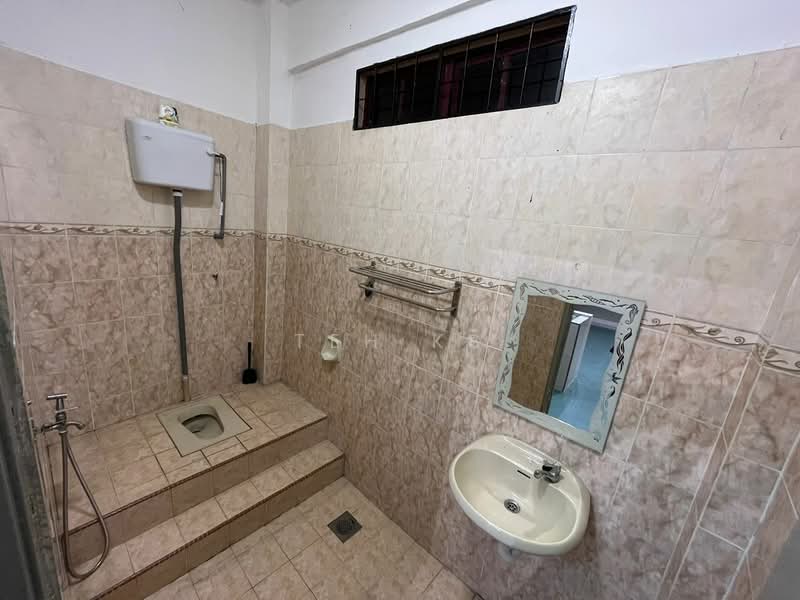 2-storey Terraced House for Rent in Seksyen 18 (Shah Alam) - Teh KS - Bathroom - PropertyGuru.com.my