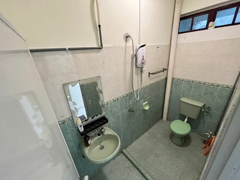 2-storey Terraced House for Rent in Seksyen 18 (Shah Alam) - Teh KS - Bathroom - PropertyGuru.com.my