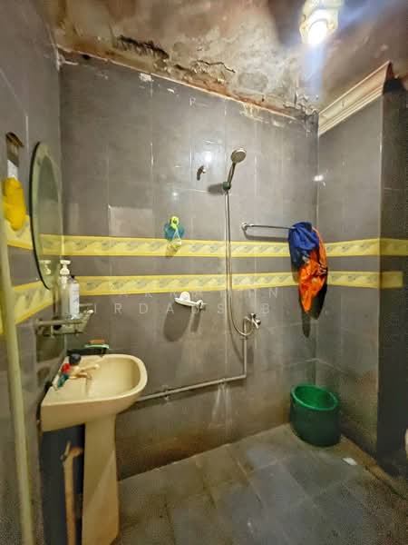 2-storey Terraced House for Sale in Bangi (Selangor) - Akramin Firdaus Bin Mokhtar - Bathroom - PropertyGuru.com.my