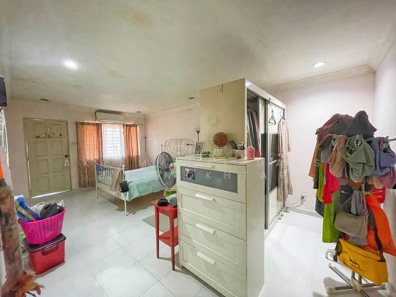 2-storey Terraced House for Sale in Bangi (Selangor) - Akramin Firdaus Bin Mokhtar - Bedroom - PropertyGuru.com.my